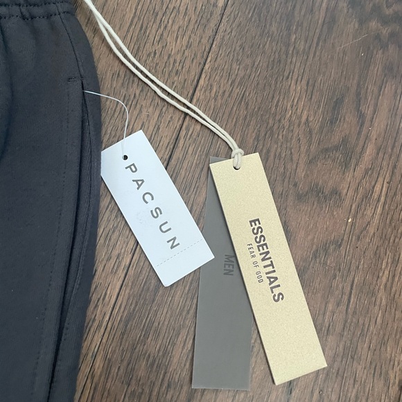 Essentials fear of god shorts 1977 iron - Picture 2 of 4